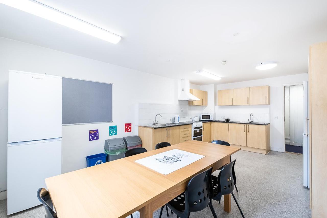 1 Night Free Comfortable Ensuite Rooms, Gillingham - Sk Hoo 외부 사진