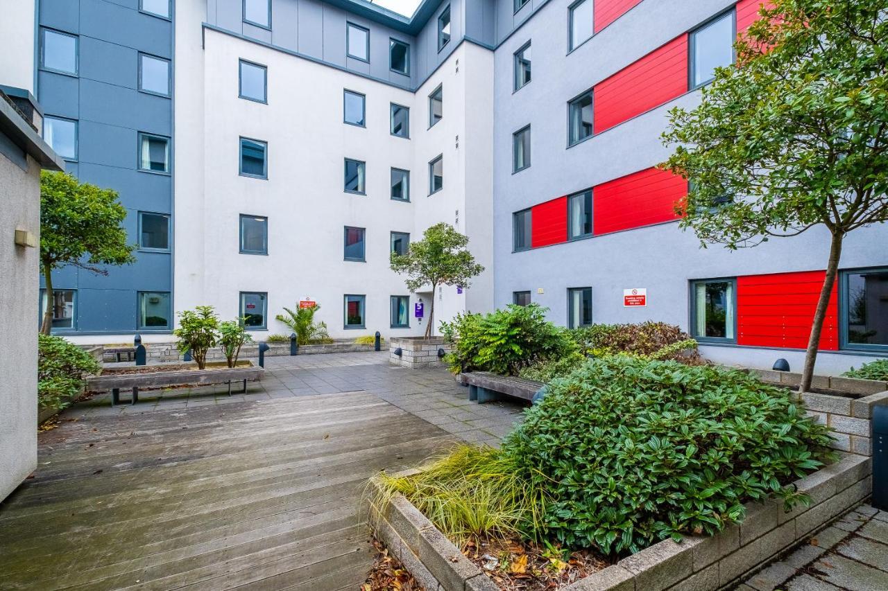 1 Night Free Comfortable Ensuite Rooms, Gillingham - Sk Hoo 외부 사진