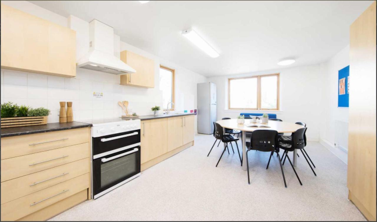 1 Night Free Comfortable Ensuite Rooms, Gillingham - Sk Hoo 외부 사진