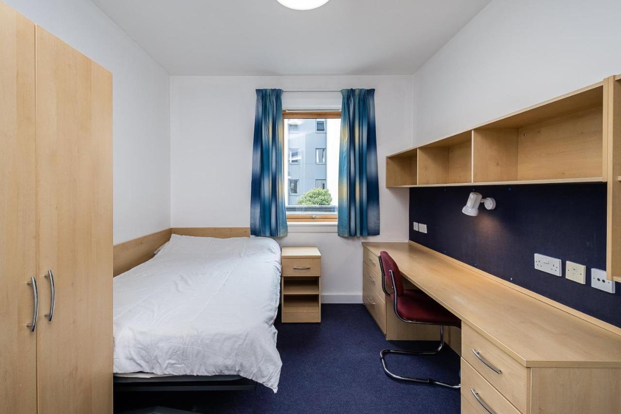 1 Night Free Comfortable Ensuite Rooms, Gillingham - Sk Hoo 외부 사진